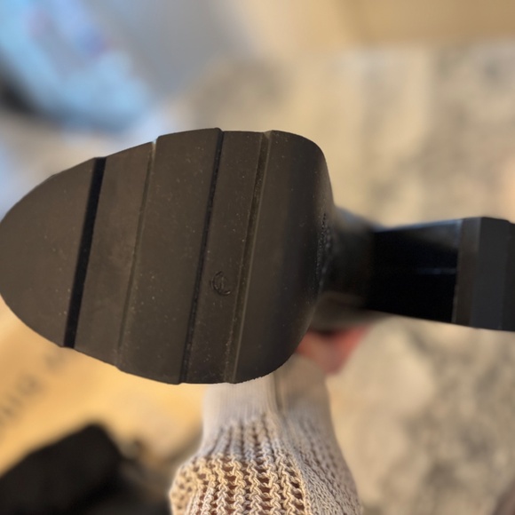 Louis Vuitton Beaubourg ankle boot with zipper and fur - Picture 4 of 7